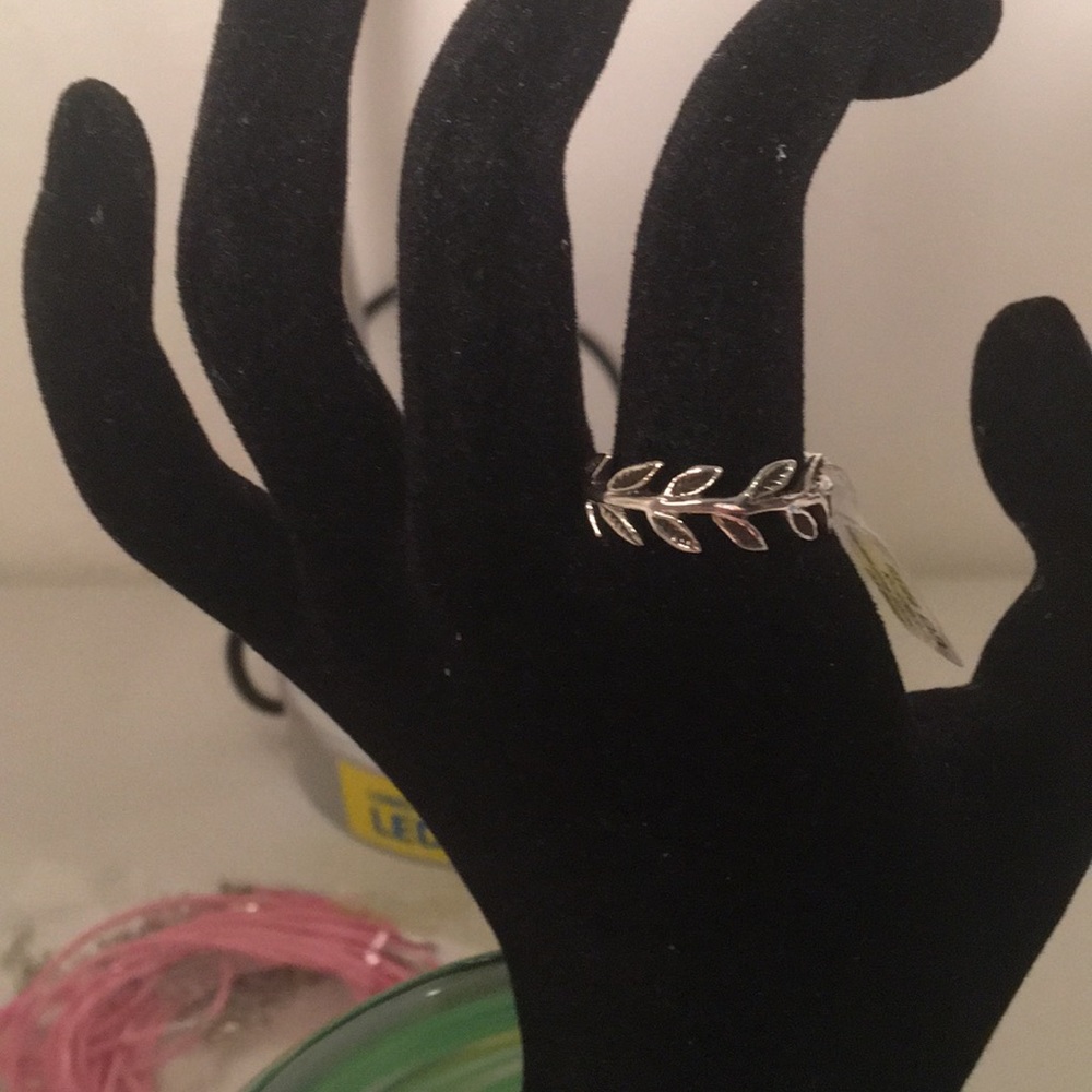 Sterling Silver Laurel Wreath Ring - Picture 6 of 7